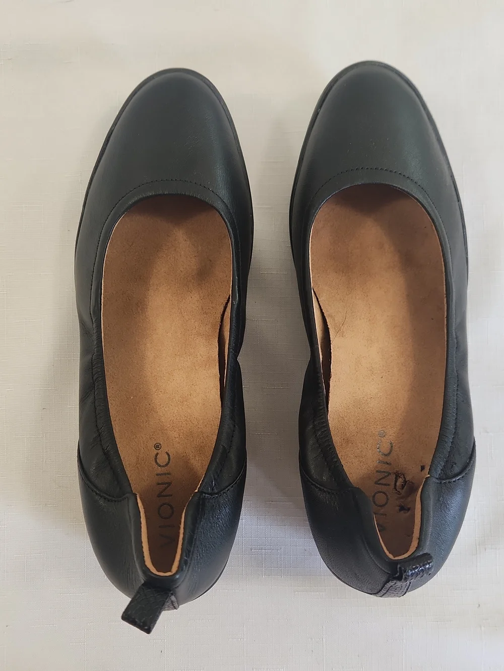 Vionic Jacey Black Leather Wedges. Slip-Ons. Size 8.5